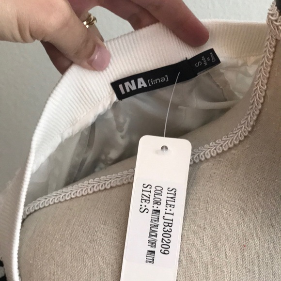 ✨Black& White Jacket w/ Stunning Detailing✨ - Picture 5 of 6